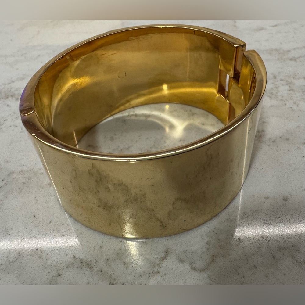 ✨ Ann Taylor Gold Tone Statement Cuff Bracelet w/ Bold Dark Blue Accent - Picture 5 of 5